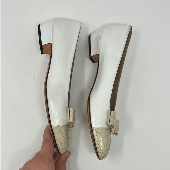 Salvatore Ferragamo Cream and White Flats Gold Hardware Vara Bow Size 6.5 0050 - Picture 4 of 8